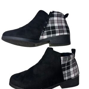 Corky’s Womens Buffalo Black Plaid Booties Ankle Boots Size 9